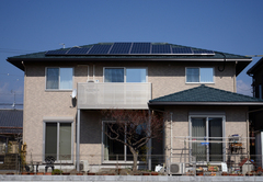 レンガ調のベーシックながらも重厚感のある外観