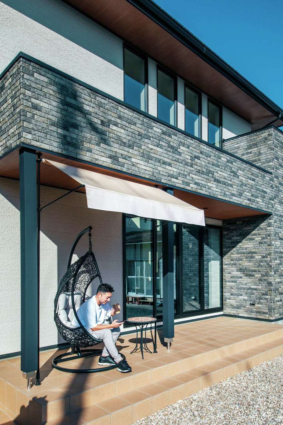 トーリンホーム【デザイン住宅、高級住宅、間取り】リビングからつながるテラスデッキ。BBQやミニプールなど、リゾートのような休日を楽しめる