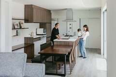 キッチンとダイニングを並列にすることで、家事効率もアップ