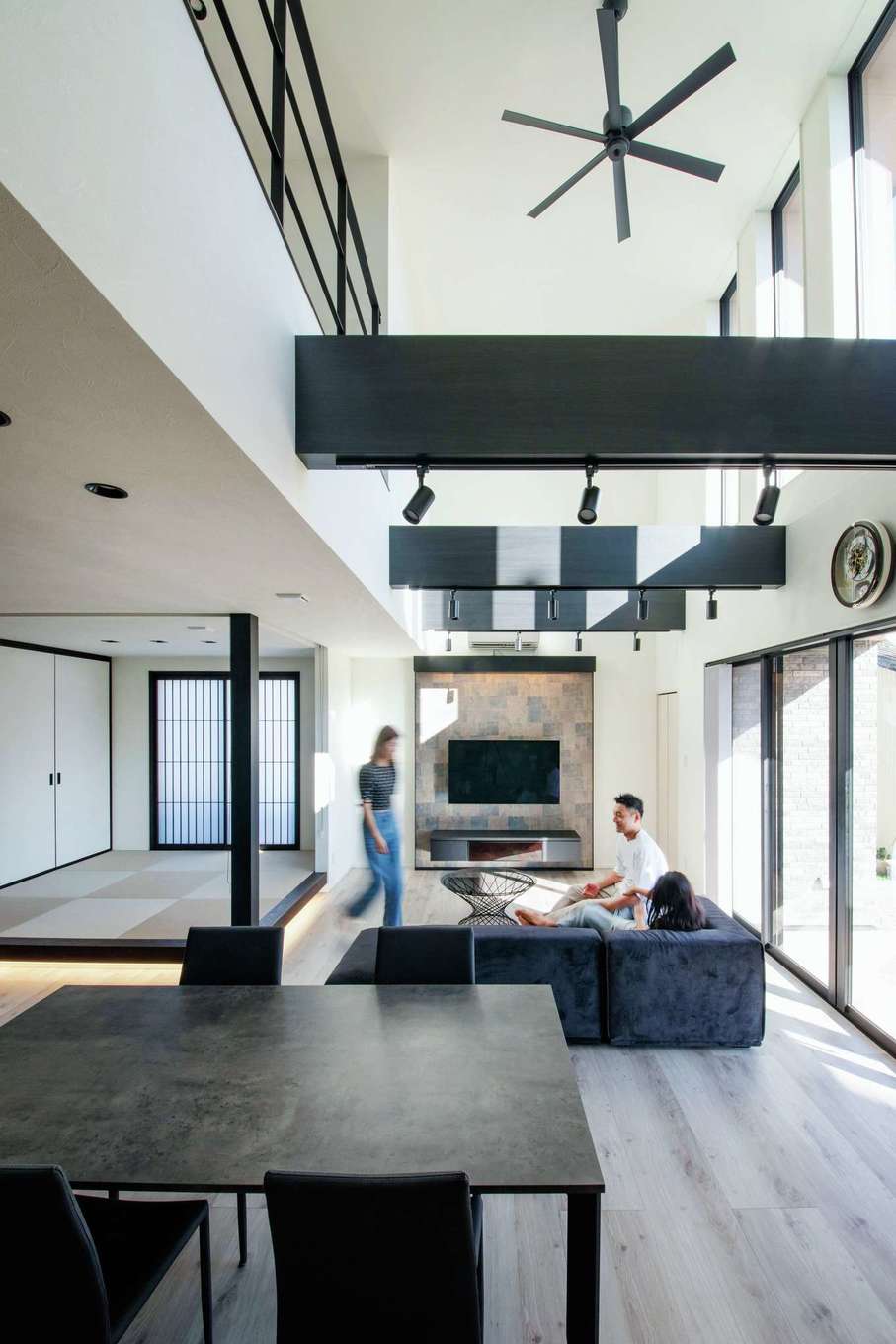 トーリンホーム【デザイン住宅、高級住宅、間取り】ジャパンディな吹抜けの大空間は圧巻！