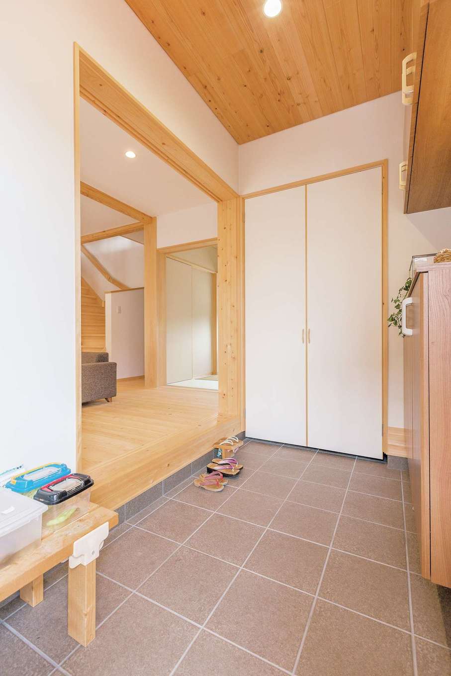 福工房【子育て、自然素材、間取り】土間からLDKが続く造りは藤枝展示場を参考に