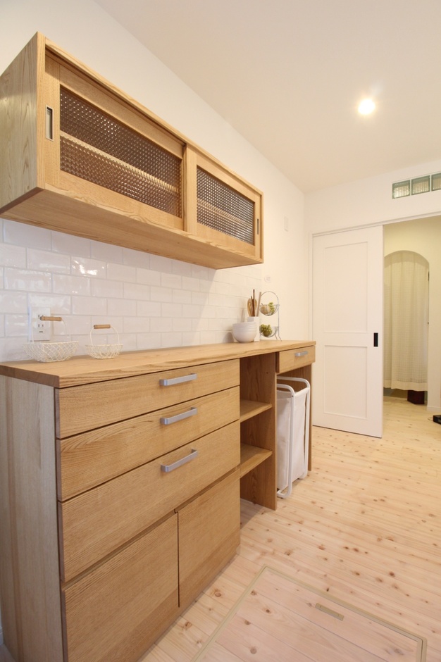 タイルデザインの収納棚