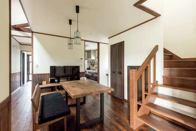 独立型のキッチンと短い動線で繋がるダイニング。収納もたっぷり