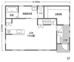 開放感のある吹き抜けと木のぬくもり。週末の楽しみはガレージ風収納に