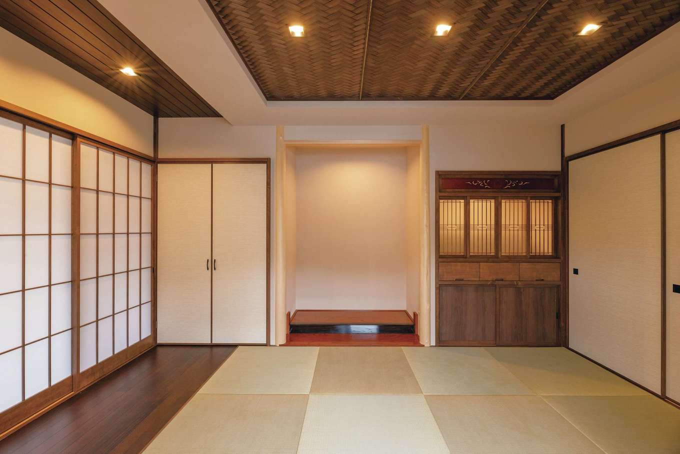 ハウスプラン（R＋house沼津・富士）【デザイン住宅、和風、平屋】古民家風の和室。造作の仏壇は旧宅にあったものをほぼ忠実に再現した