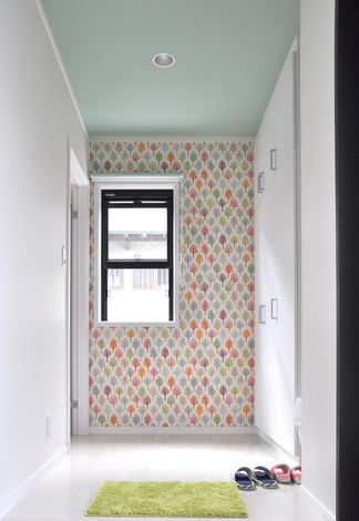 来客を迎え入れる家の顔。明るいSさんのイメージ通りの玄関になった