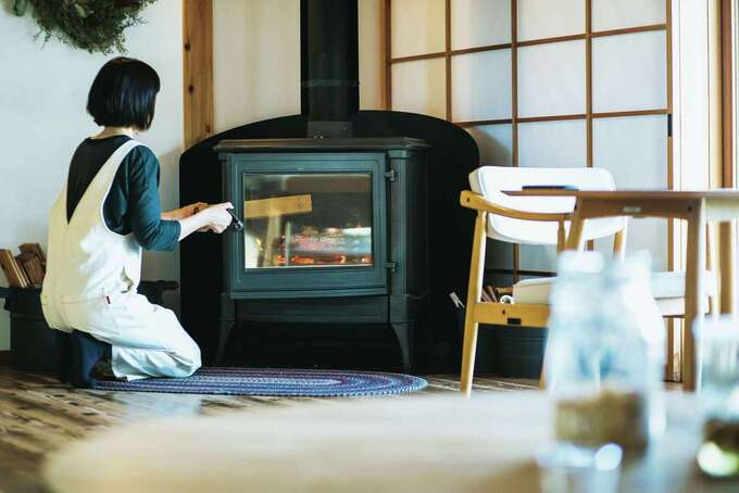 桂建設｜薪ストーブは家族の暮らしに欠かせない存在。ピザや煮込み料理作りなどに利用することも