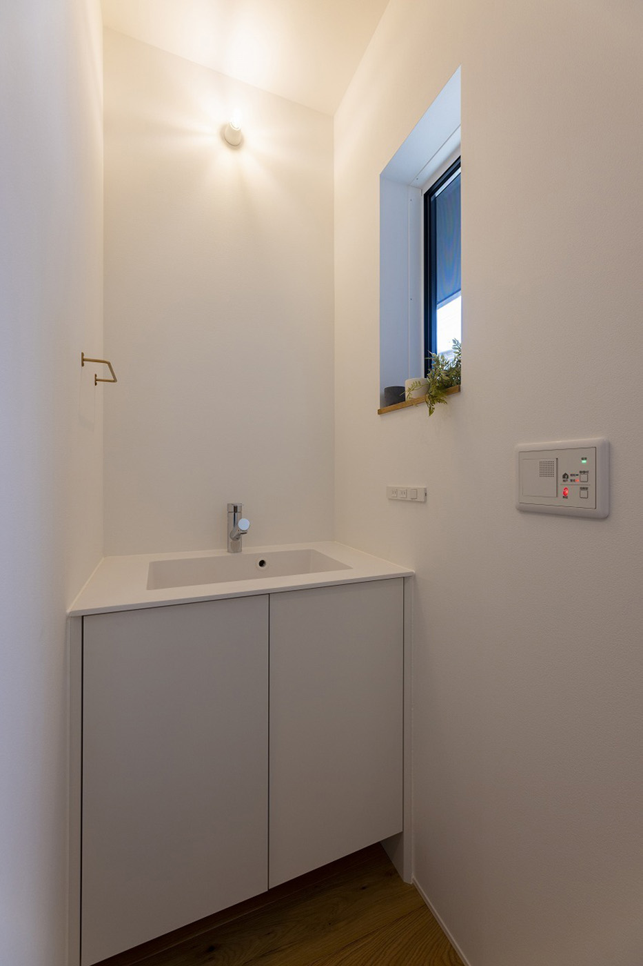 温戸ライフ【子育て、狭小住宅、インテリア】白で統一した手洗い