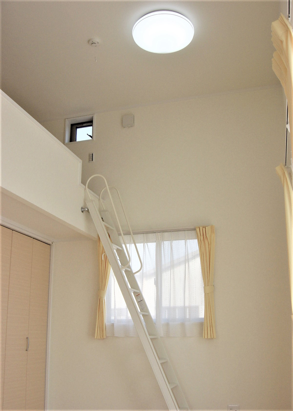 丸昇彦坂建設【デザイン住宅、収納力、和風】天井が高く開放感がある。シンプルながら統一された内観にも注目したい