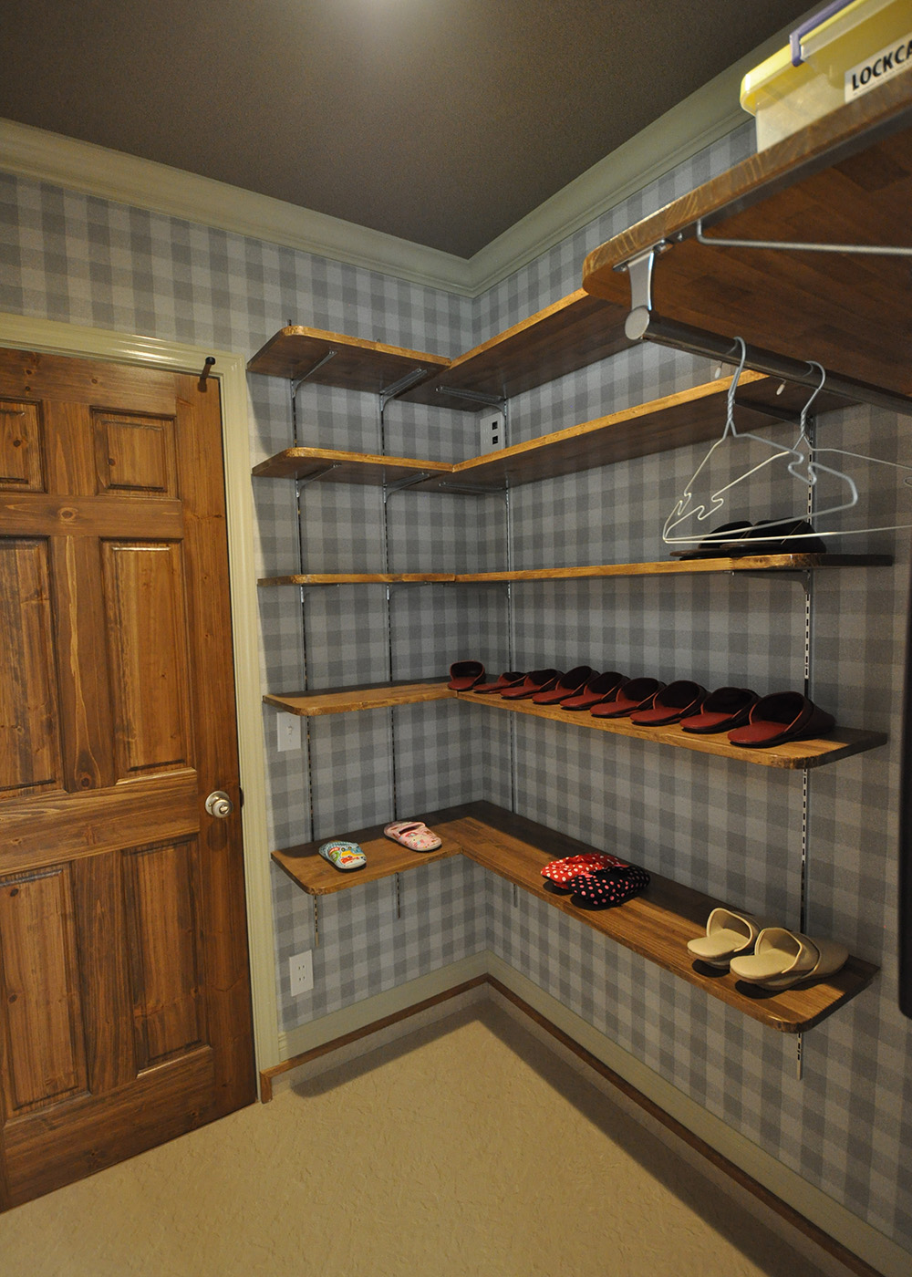 リンゾー【輸入住宅、ガレージ、デザイン住宅】大容量の見せるシューズクローゼット