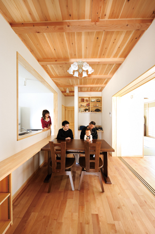 親世帯の１階は、収納力と動きやすさに配慮したゆとりの空間