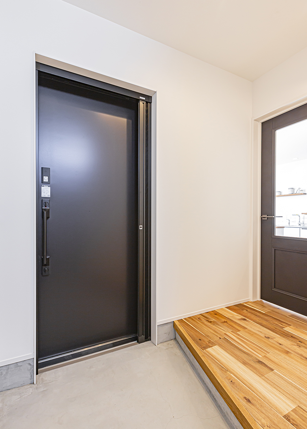 ARRCH アーチ【デザイン住宅、間取り、建築家】2WAYの動線と繋がる玄関