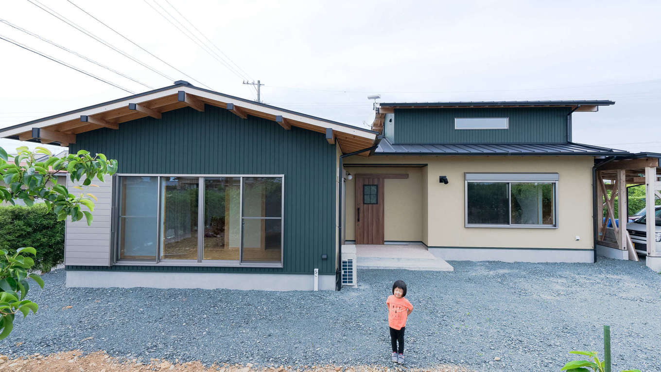 瀧口建設【和風、自然素材、平屋】庭は子どもが走り回れる広さ