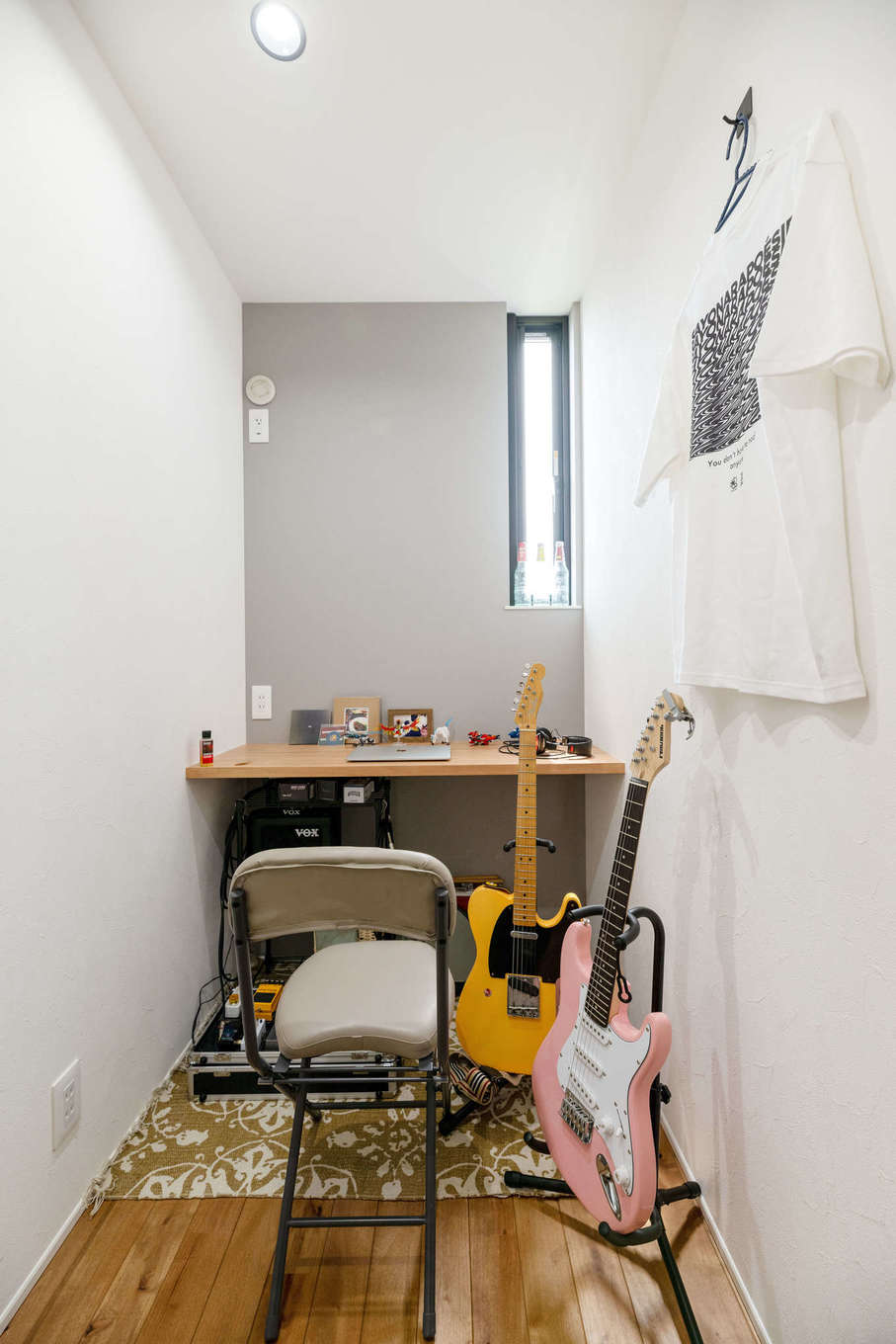 ハウスプラン（R＋house沼津・富士）【デザイン住宅、収納力、建築家】2階にはご主人希望の防音室を完備。趣味のギターを好きな時間に思いきり演奏できるため、ストレスがないと大満足