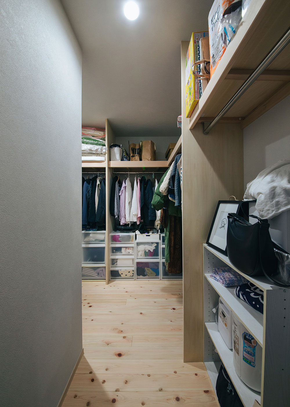フジモクの家（富士木材）【子育て、自然素材、平屋】ウォークインクローゼットは使い勝手も考慮