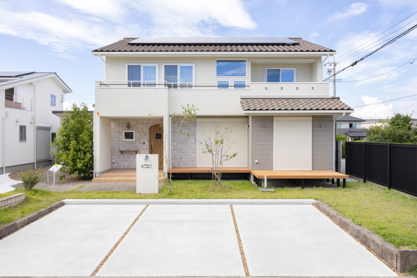 ひだまり工房【浜松市中央区大久保町5450-1・モデルハウス】浜松市郊外、自然豊かな大久保町の風景にぴったり合うかわいくてモダンな印象の外観。庭のある豊かな暮らしも体感できるのがうれしい