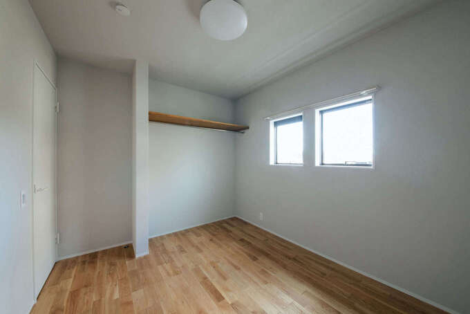 将来の子ども部屋を2部屋レイアウト。クローゼットにはあえて扉を作らず、広く感じられるように計画した