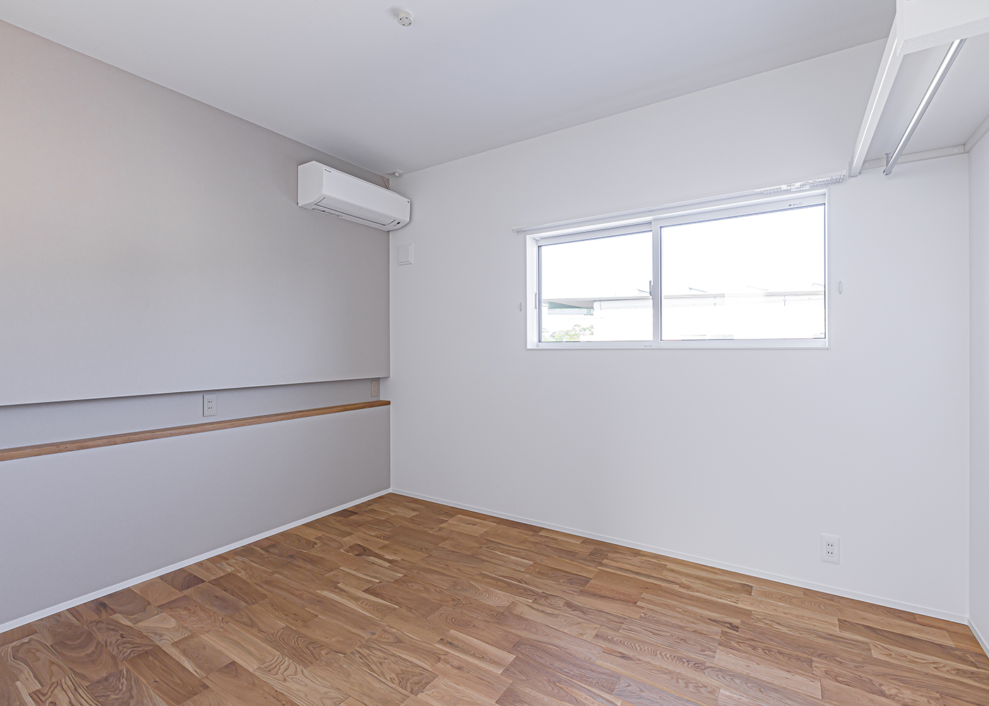 ARRCH アーチ【デザイン住宅、間取り、建築家】細長いニッチを設けた主寝室