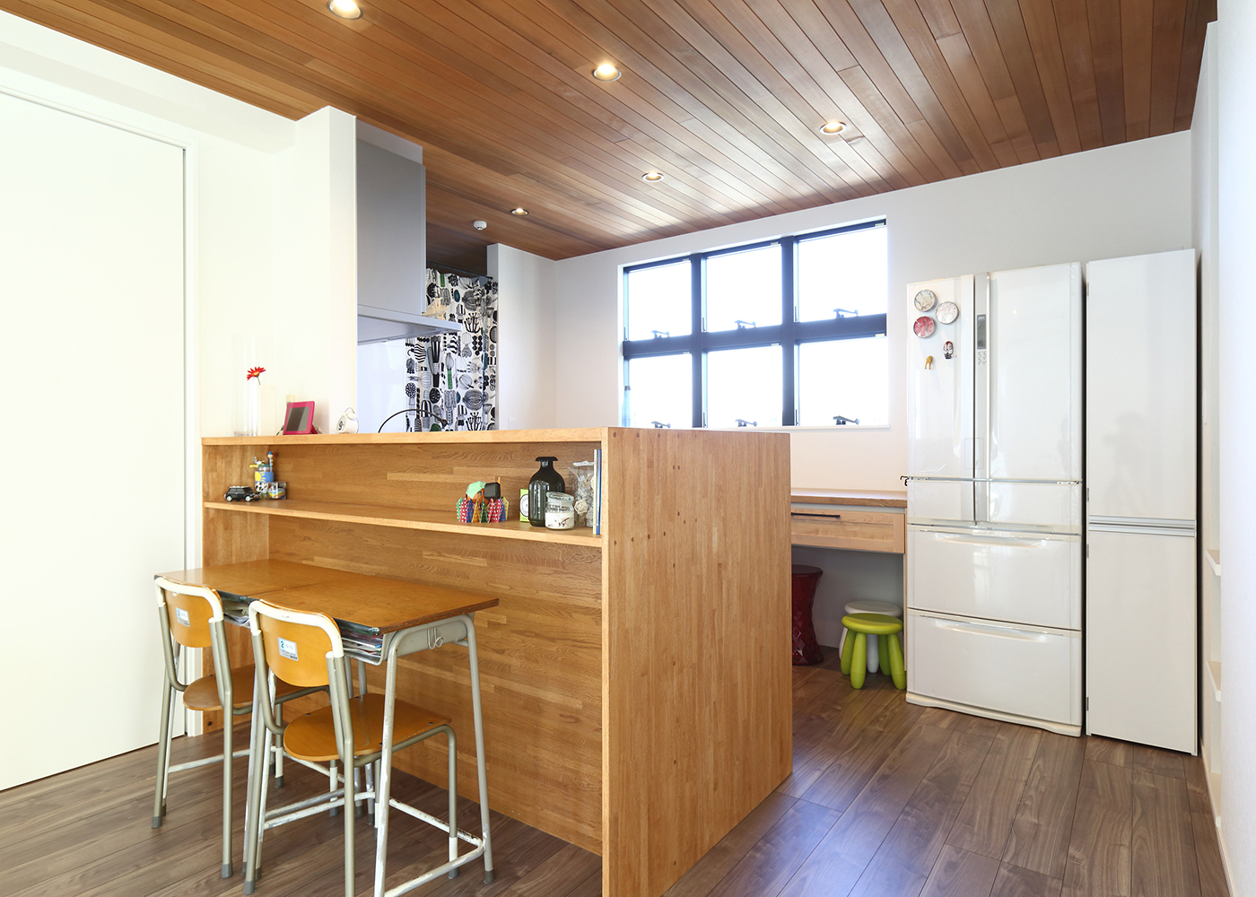 丸昇彦坂建設【デザイン住宅、趣味、インテリア】奥さまは家事をしながら、お子さんが勉強する様子見ることができる素敵な空間