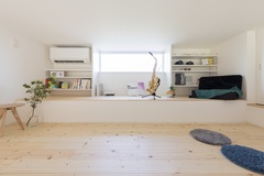 秘密基地①ロフトスペース。プロジェクターで映画を見たり、音楽鑑賞や読書、お昼寝など、いろいろな用途で使えるとお施主様イチオシの空間。