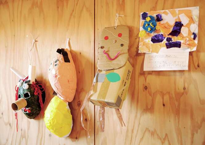 入政建築｜子ども部屋にはかわいい作品がずらり。何でも自由に飾れる壁は思い出のギャラリーになる