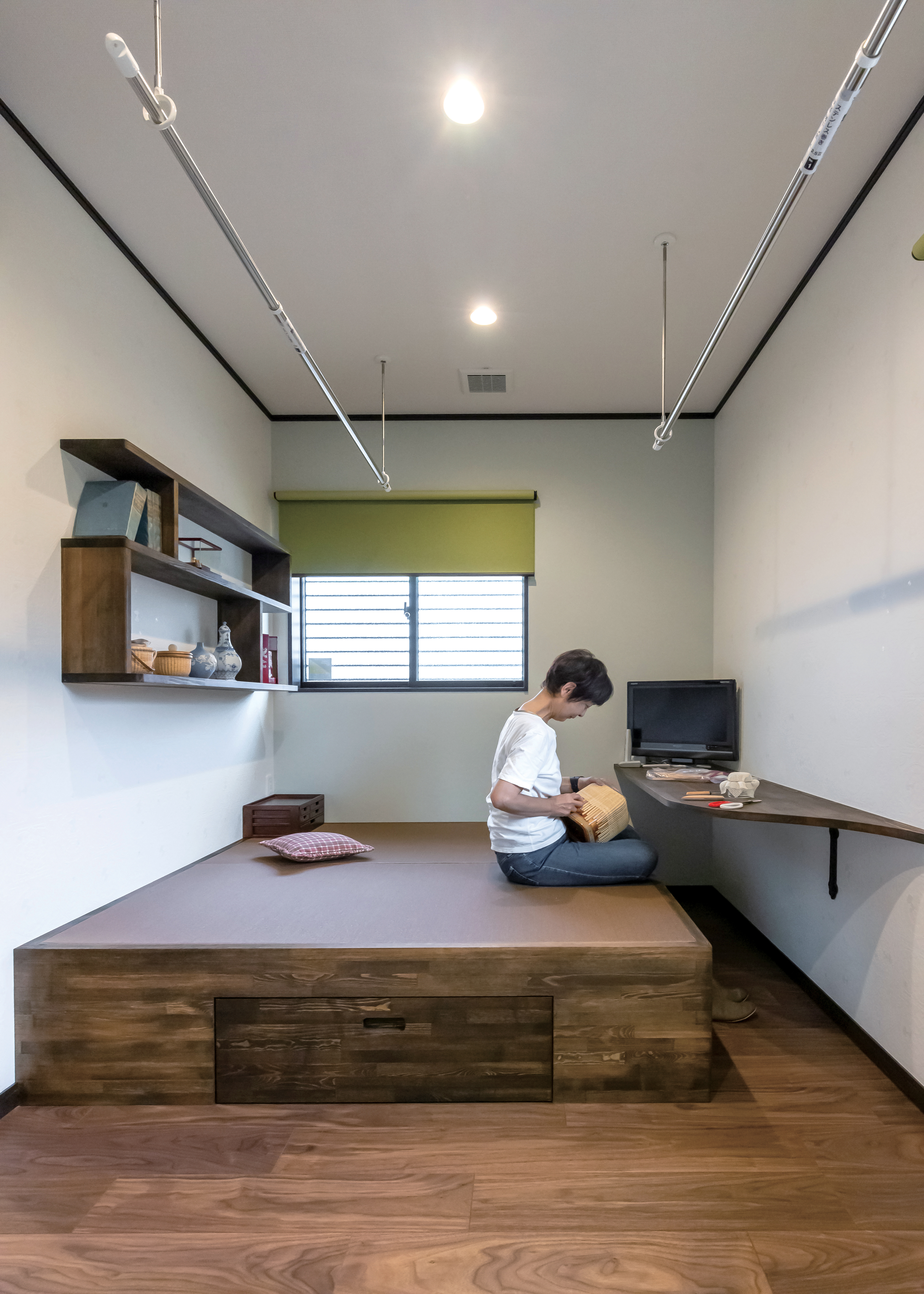 弘建ホーム GABHAUS豊田南【自然素材、間取り、平屋】奥さまの趣味部屋を兼ねた広い部屋干しスペース　