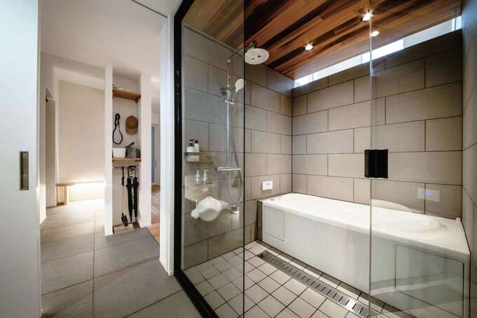 ainoa.life くらはし建築｜玄関は室内とフラットに繋がり、浴室にも直接行ける