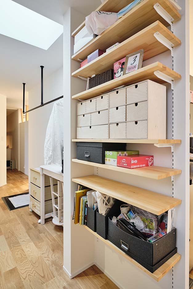 平屋建築ブルーハウス【ペット、建築家、平屋】必要な場所にしっかりと確保された収納スペースも便利