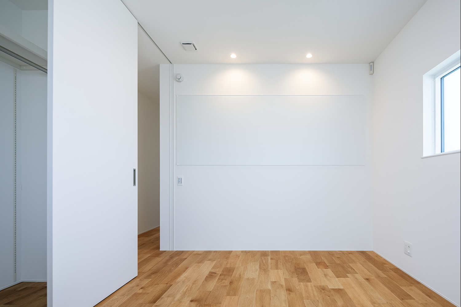 ETERNITY（エタニティ)　SIMPLE NOTE 浜松東【デザイン住宅、平屋、ガレージ】ホワイトボードを備えた居室