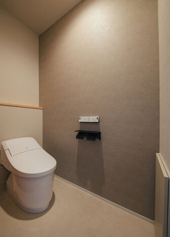1階トイレはグレーでまとめシックな雰囲気