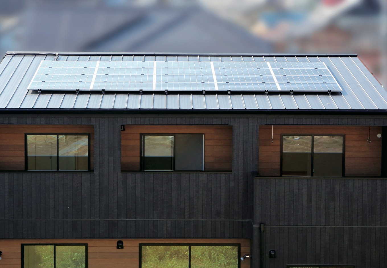 片桐建設【デザイン住宅、輸入住宅、省エネ】太陽光発電は省エネ大国ドイツ生まれのグローバルブランド、Qセルズ社製。高い実発電量を発揮し、国内最高レベルの25年の出力保証を誇る