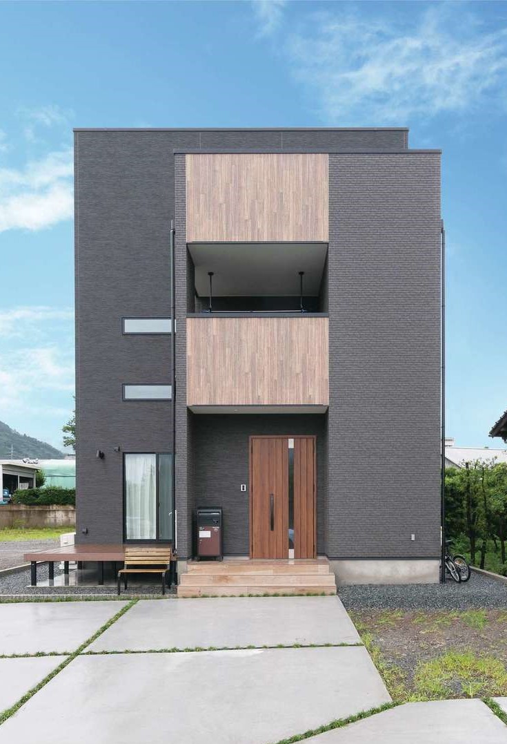 三和建設【デザイン住宅、子育て、間取り】落ち着きあるツートンカラーの外観。すっきりとしたデザインがひときわ目を引く