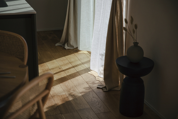 無垢フローリングや塗り壁が 心地よさをもたらす空間を体感