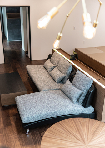 空間にジャストサイズのソファ