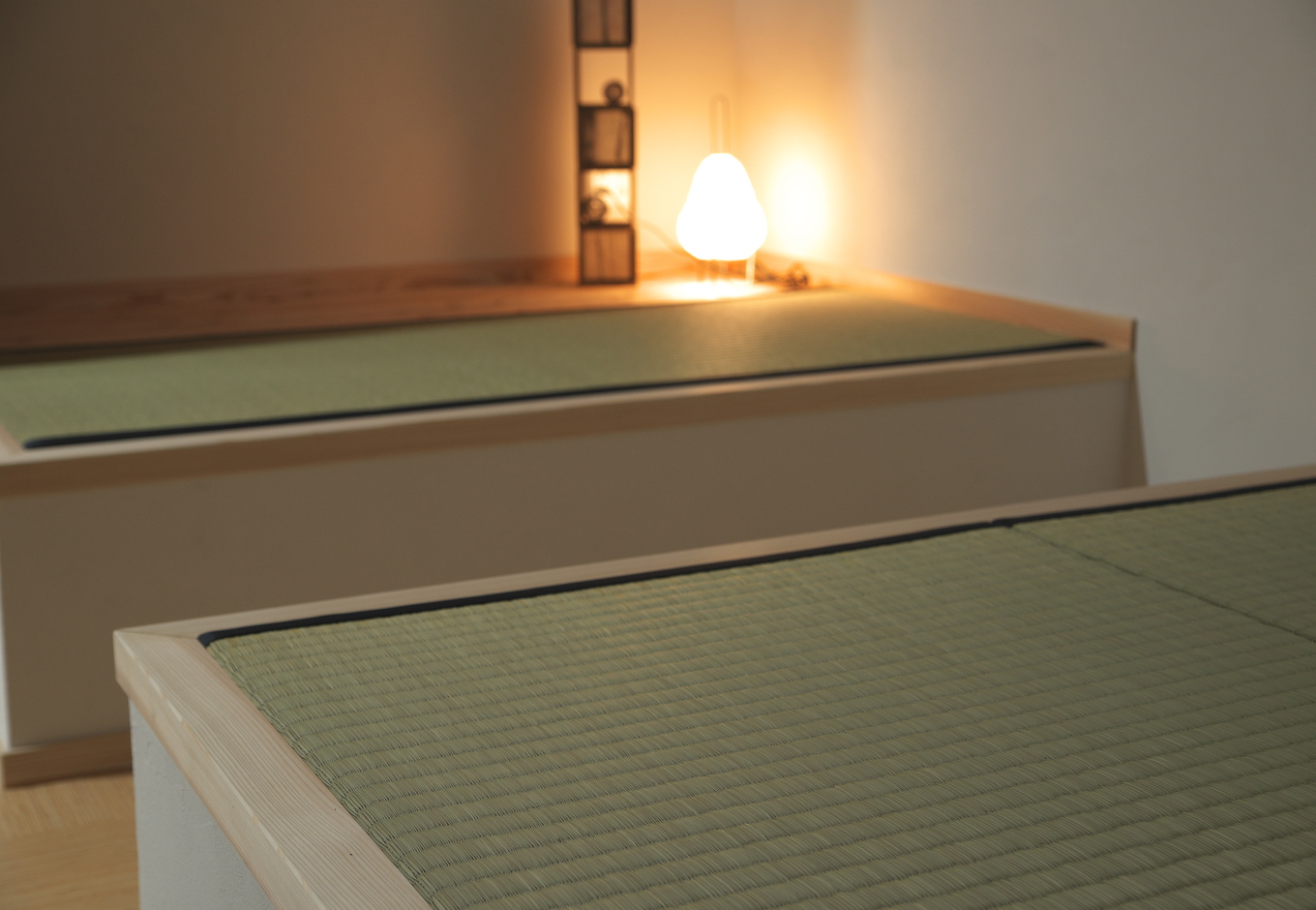 あすなろ設計事務所【自然素材、狭小住宅、ガレージ】小上がりのいぐさ畳