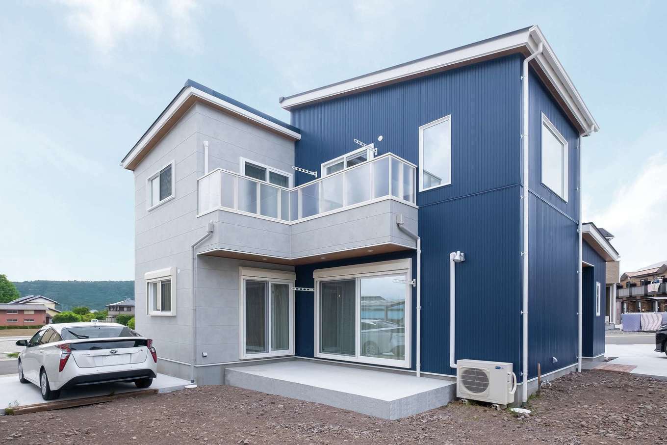 ぽっくハウス【リプルス】【デザイン住宅、狭小住宅、間取り】2方向を道路に面した変形地であることから、敷地の使い方を丁寧に検討