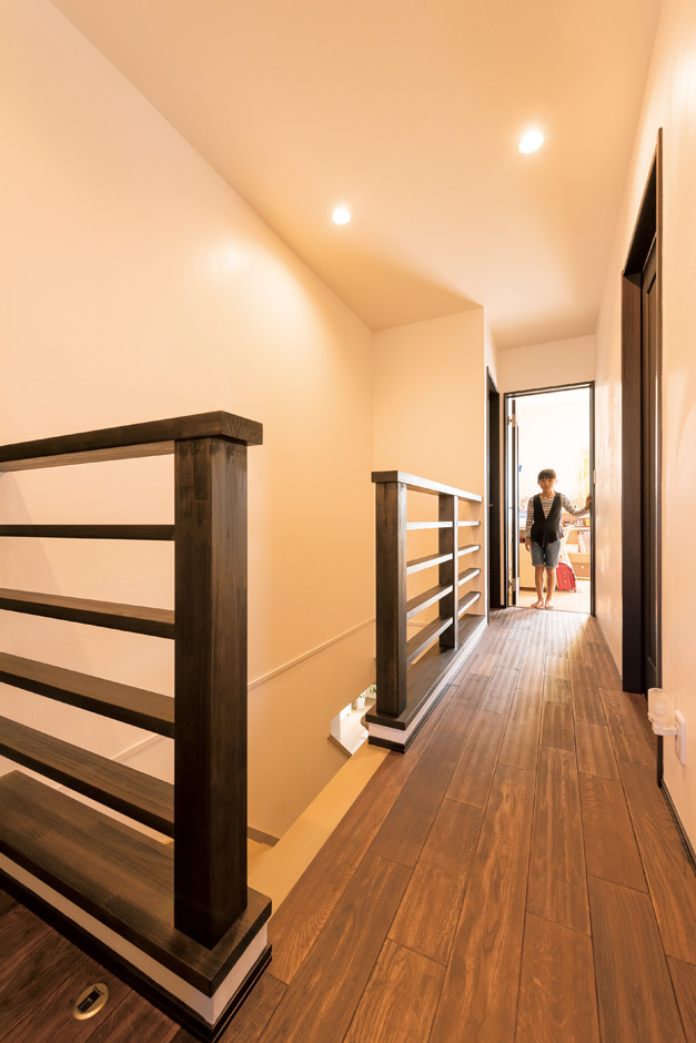 nattoku住宅｜開放感のある2階ホール。手摺りも一新した