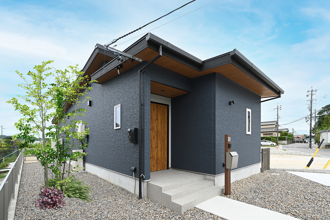 ユートピア建設【夫婦で暮らす、ペット、平屋】耐震性や耐火性に優れた外壁材を使用した外観