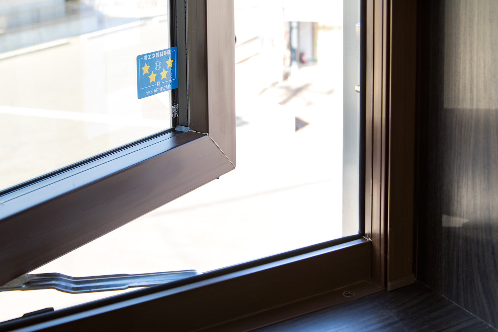 irohaco （アヴァンス）【1000万円台、デザイン住宅、省エネ】窓は全室「YKKap」の省エネ等級4つ星樹脂サッシを採用。さらに、アルゴンガス入りの二重ガラスで、優れた断熱性能を誇り、年中快適に暮らせる