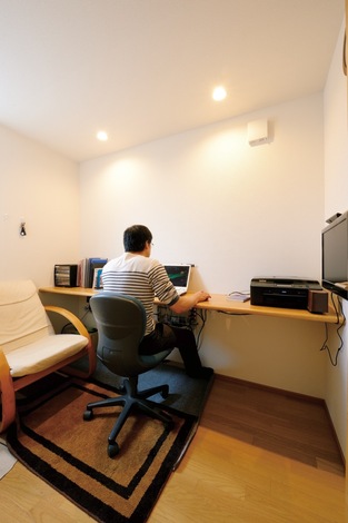 書斎はご主人の仕事部屋兼秘密の隠れ家