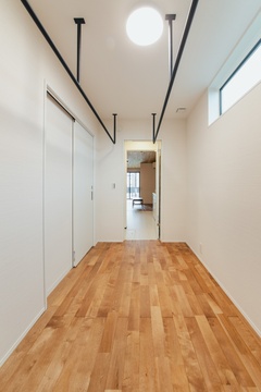 親世帯にも室内干しスペースを完備！！すっきりとした清潔感のある空間