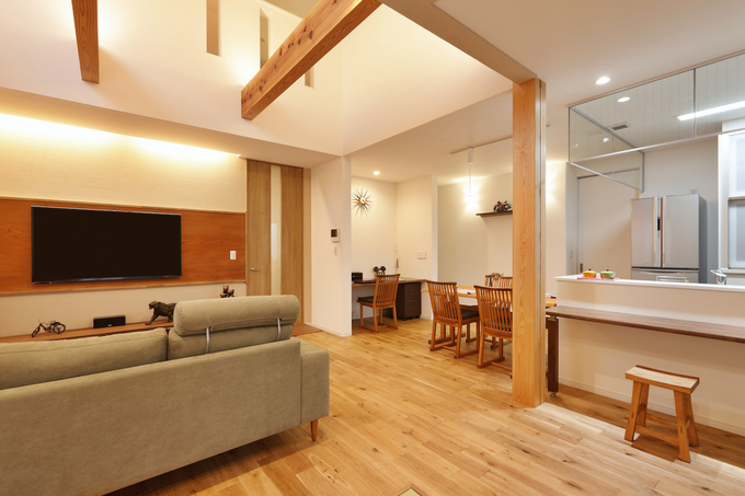 LDKの全景。居場所を多数つくり、自然と家族が集まる空間となった