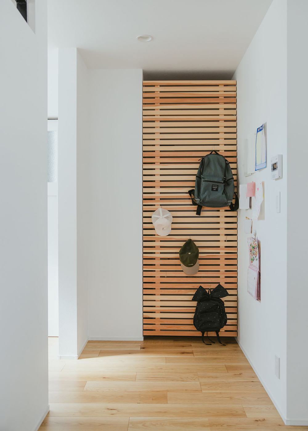 ainoa.life くらはし建築【子育て、収納力、間取り】ちょっとしたスペースを利用して、ひっかけ収納に