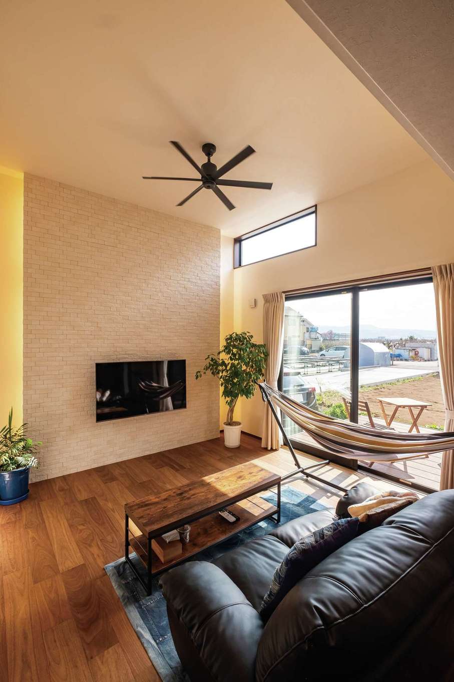 -delphi- デルフィ（藤井建築事務所） 【デザイン住宅、間取り、建築家】外と繋がる開放感が気持ちいいLDK