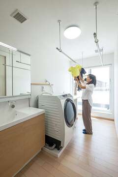 ゆったり広々のランドリールーム。女子率が高いので、洗面室と脱衣室を離して使いやすくした