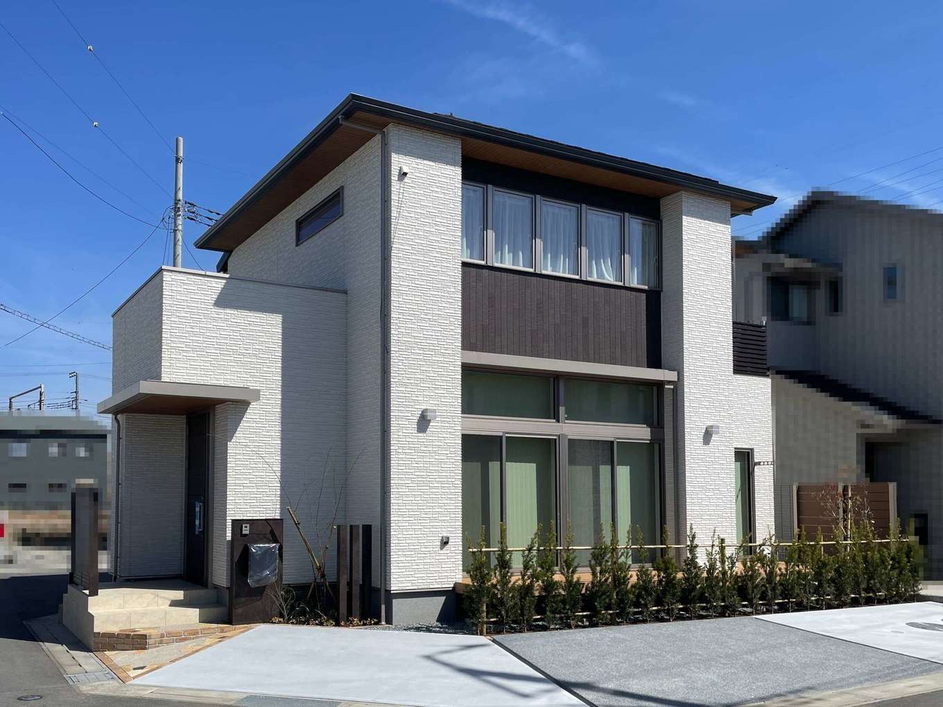 ミサワホーム静岡【デザイン住宅、間取り、建築家】流行に左右されない普遍性を備えた、飽きのこない外観デザイン。外壁を張り分けてメリハリをつけた