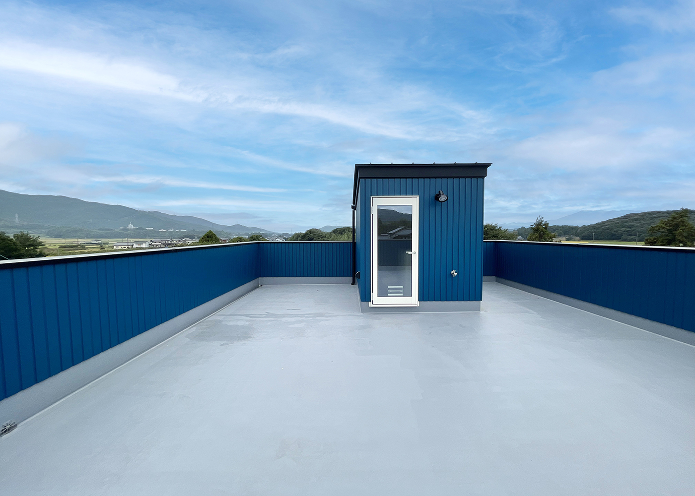 まつざわ建築【デザイン住宅、子育て、自然素材】『まつざわ建築』のモデルハウスと同様にO邸には屋上があり、子どもたちがのびのびと遊べる