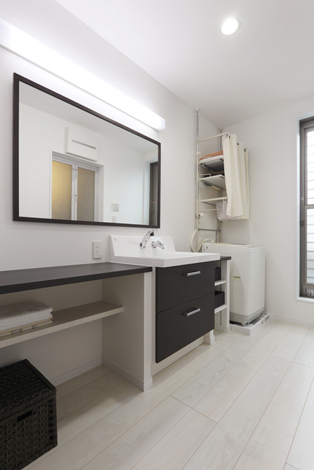 小野田産業～designers house project～【デザイン住宅、二世帯住宅、趣味】パウダールームも兼ねた洗面脱衣室