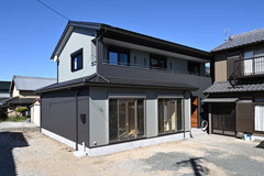 大家族の絆がより深まる完全同居型の二世帯住宅