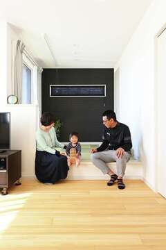 小上がりの畳コーナーの外はバルコニー